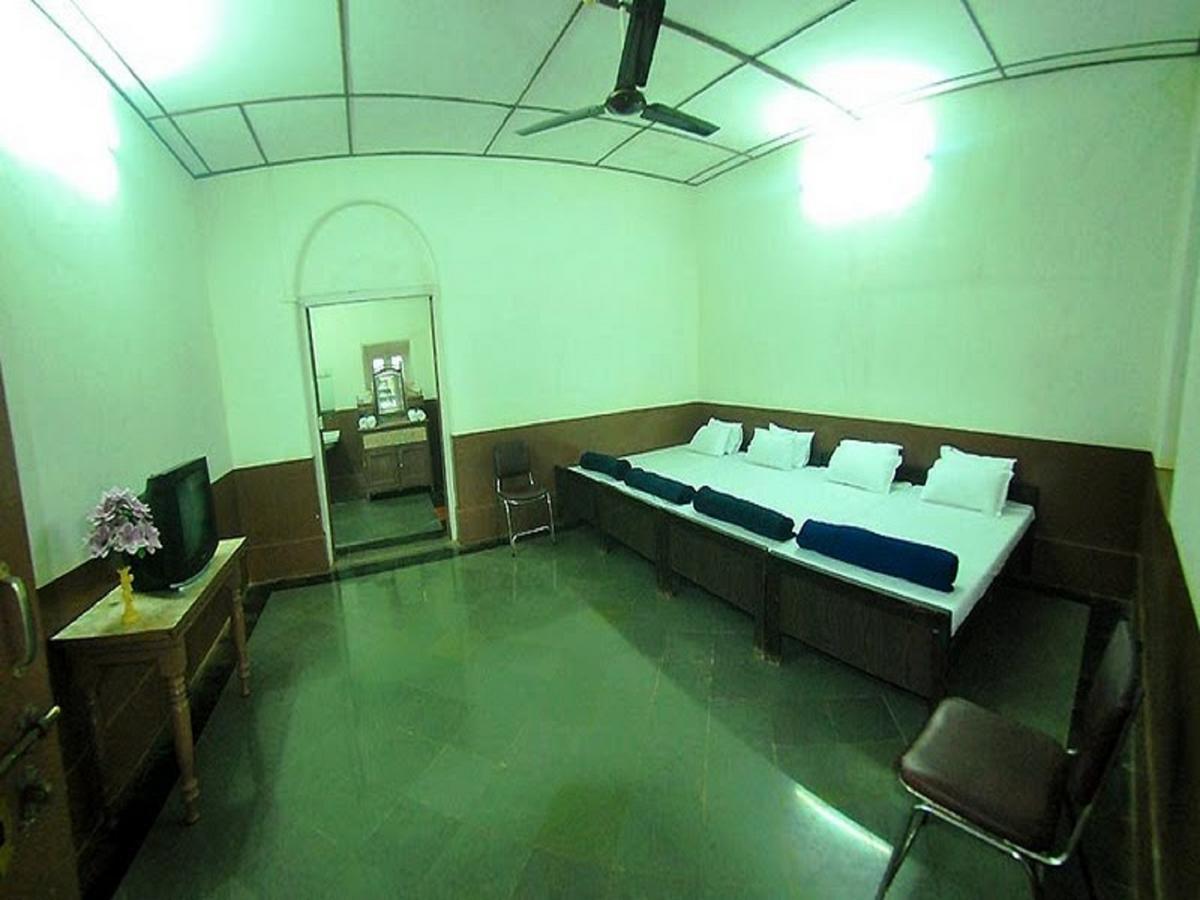 Cecil Hotel Matheran Exterior foto