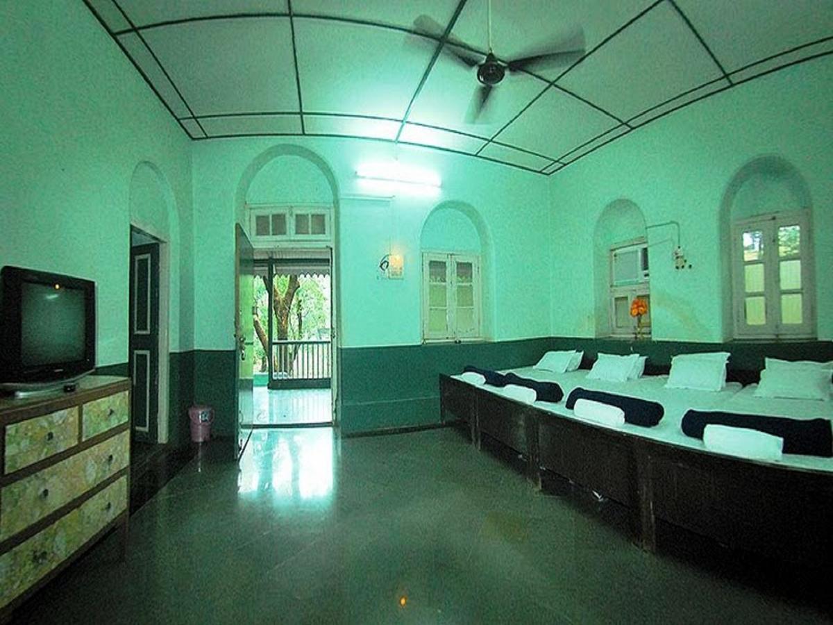 Cecil Hotel Matheran Exterior foto