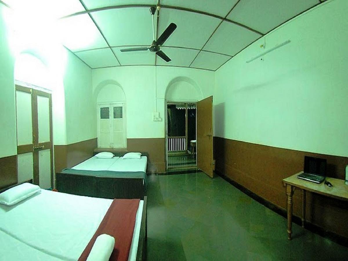 Cecil Hotel Matheran Exterior foto