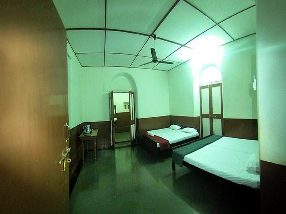 Cecil Hotel Matheran Exterior foto